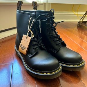 1460 WOMEN'S SMOOTH LEATHER LACE UP BOOTS